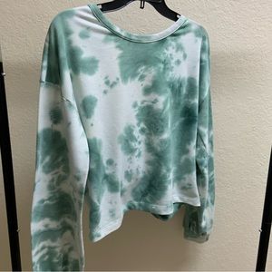 Green and white top | back window